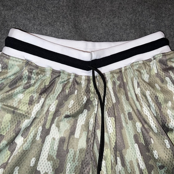 JOHN ELLIOTT Eucalyptus "Game Shorts" MEDIUM NWT size 2 camo - Picture 2 of 8